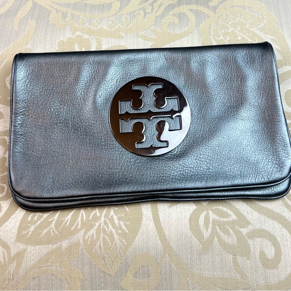 Tory Burch Reva metallic leather fold-over clutch Logo (Without Shoulder Strap) - Picture 9 of 10